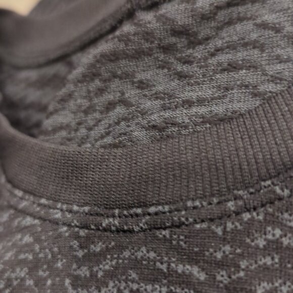 Lululemon Train to Be Seamless Short Sleeve T-Shirt Ripple Wave Blk / Graphite - Picture 8 of 9